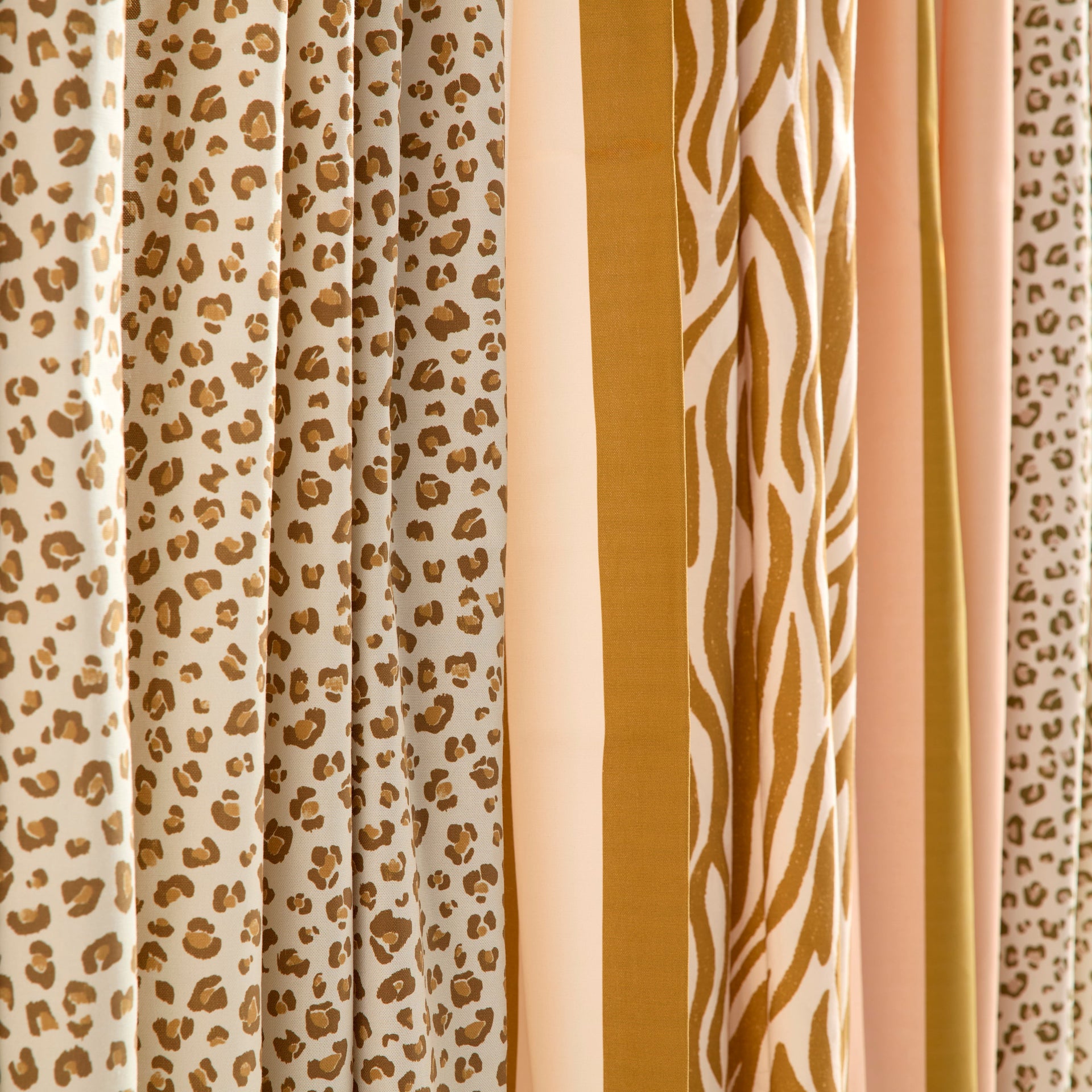 Les échantillons de rideaux