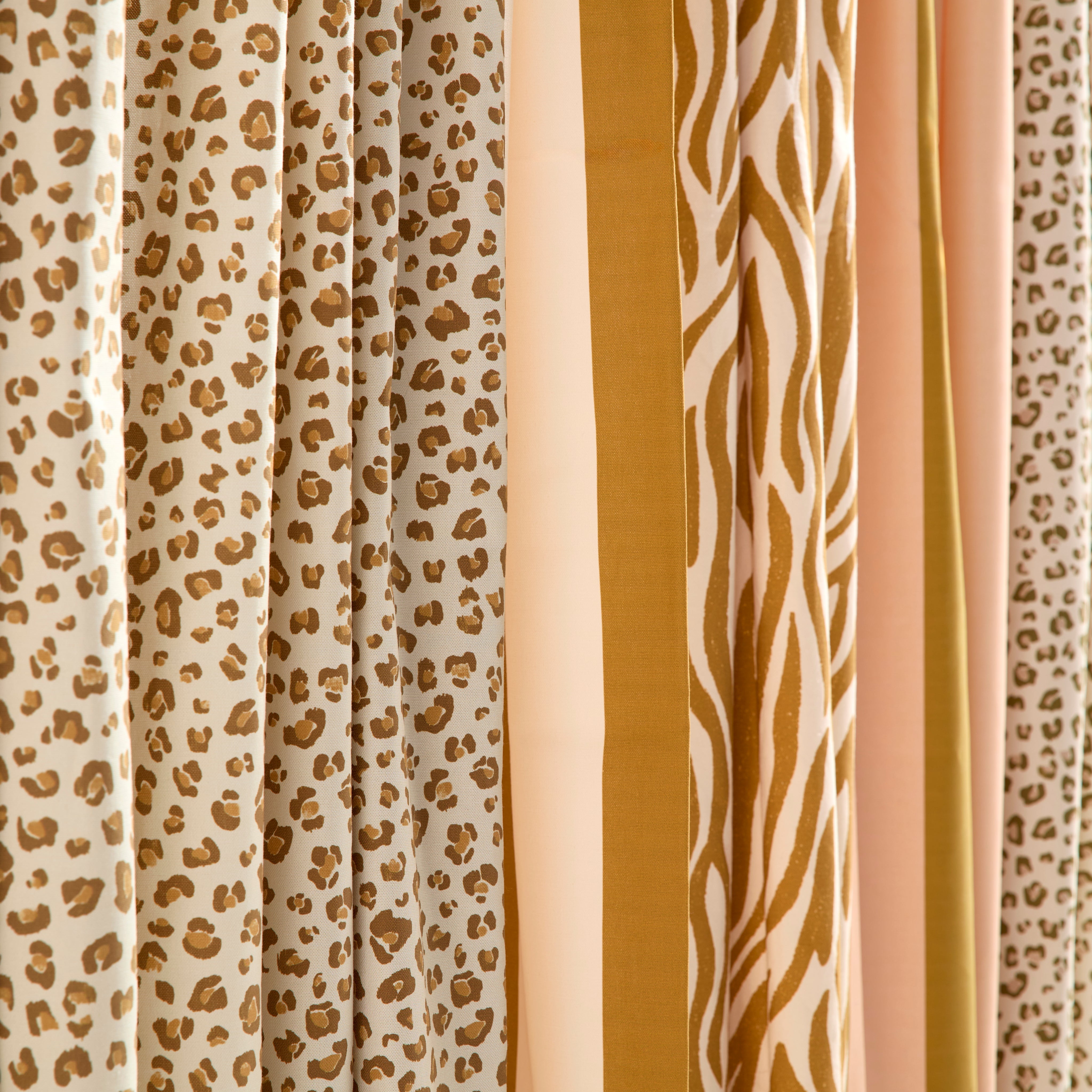 Les échantillons de rideaux