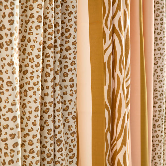 Les échantillons de rideaux