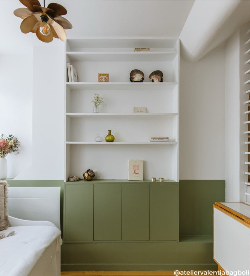 Bibliothèque blanche encastrée avec armoire peinte en vert olive — peinture On dirait le sud Bilboquet Deco
