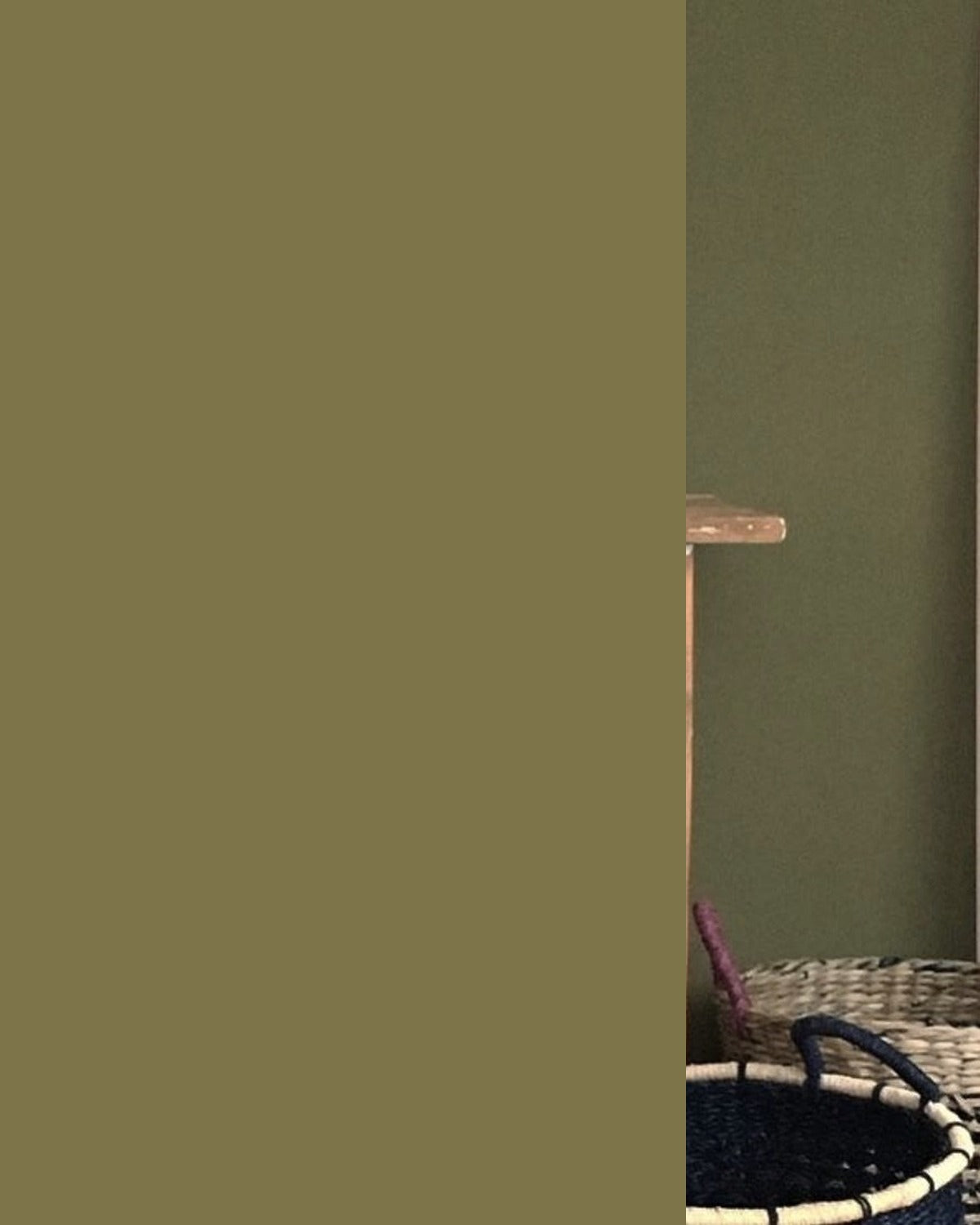 Échantillon de peinture Classe verte Bilboquet Deco, vert olive présenté dans un intérieur
