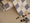 Zoom sur la frise Cadence Camel & Ardoise déroulée, damier ardoise, camel et crème — Bilboquet Déco
