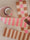 Rouleau de la frise Cadence Rose déroulé aux côtés des autres frises de la collection, teintes camel, rose et crème — Bilboquet Déco