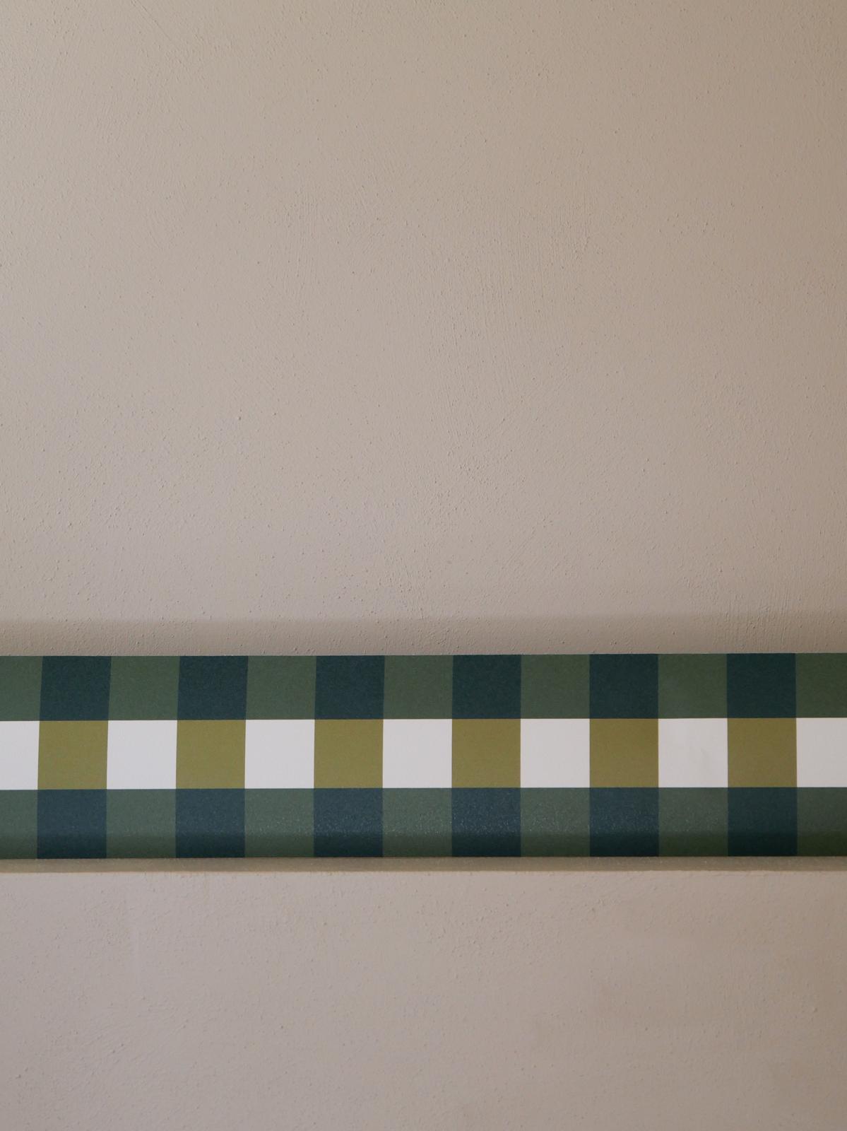 Frise Cadence Vert installée en bandeau mural, damier vert sapin, vert olive et blanc — Bilboquet Déco