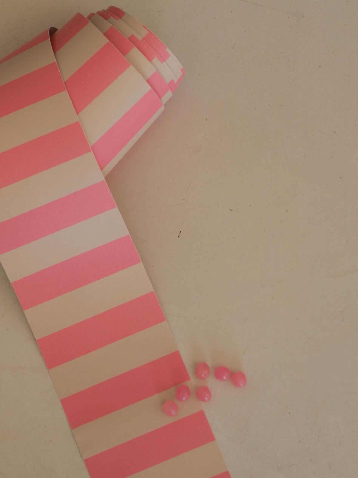 Rouleau de la frise Tempo Rose, rayures rose vif et crème — Bilboquet Déco