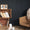 Coin lecture aux murs Tableau du prof de Bilboquet Deco, anthracite avec caisses de livres et fauteuil cuir