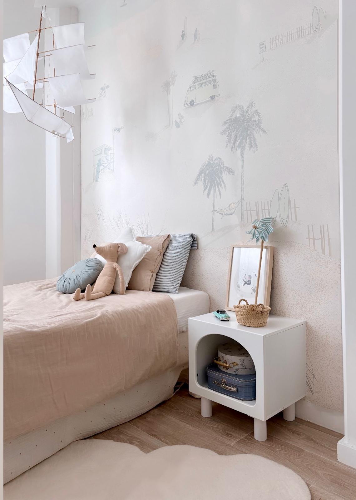 Papier peint panoramique Carpe Diem dans une chambre d'enfant — vue d'ensemble avec lit