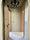Couloir peint en Palio, peinture beige grisé Bilboquet Déco, porte en bois ancien et suspension en corde noir et blanc