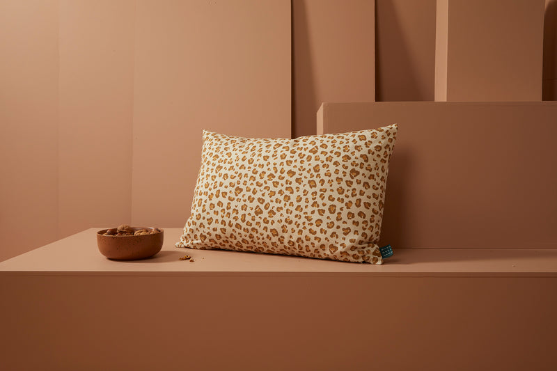 Coussin rectangulaire " Pause café " - Léopard camel